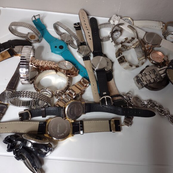 Lot Of Over 25 Untested Watches - Picture 12 of 13
